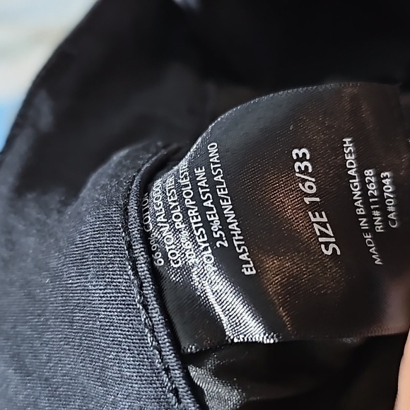 Tahari Black Haisley Capri Jeans Size 16 NWT - Picture 6 of 6